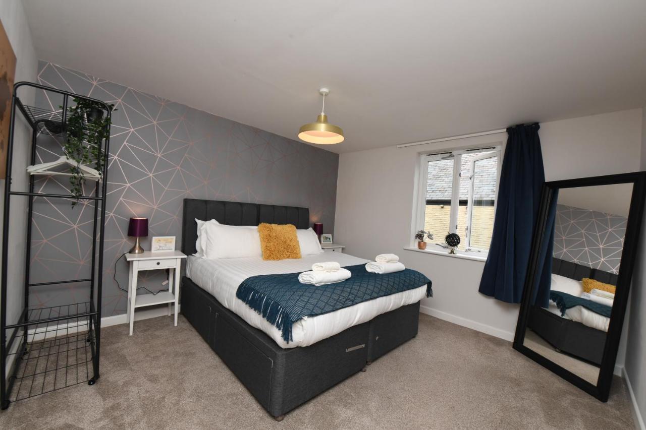 Apartment Self Catering - Regent's Court Indigo *